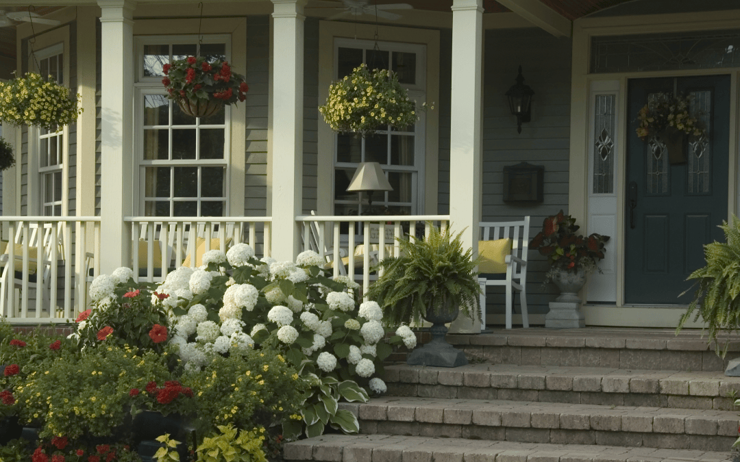 Front Porch vs. 3-Season Porch: Lifestyle, Budget, and Use Comparison